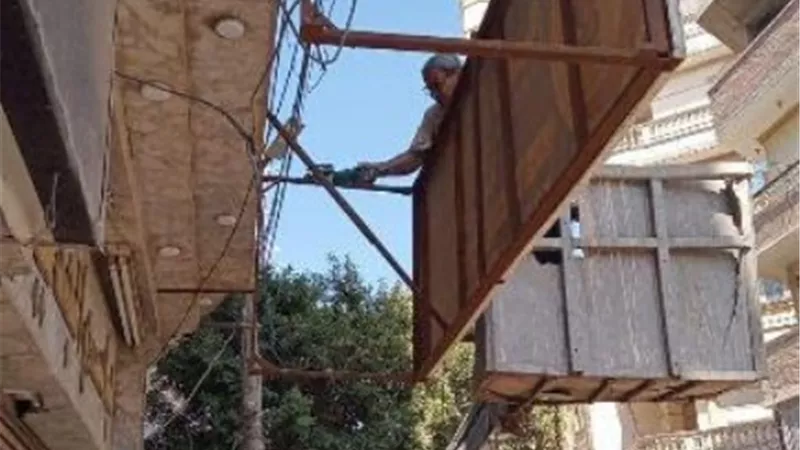 حملات يومية مكثفة لإزالة الإشغالات والمخالفات بالشارع الشرقاوى