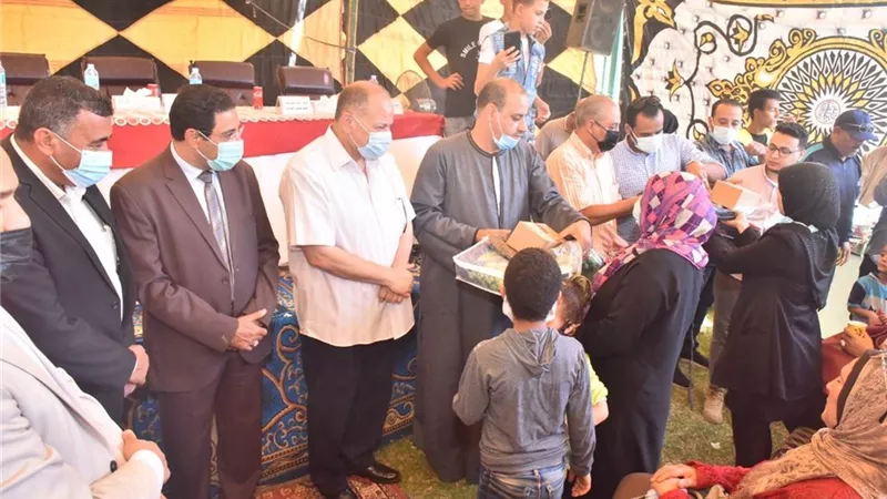 محافظ أسيوط يشهد احتفالية حزب مستقبل وطن ومؤسسة آل جودة الخيرية بتوزيع الحقائب والأدوات المدرسية على الطلاب