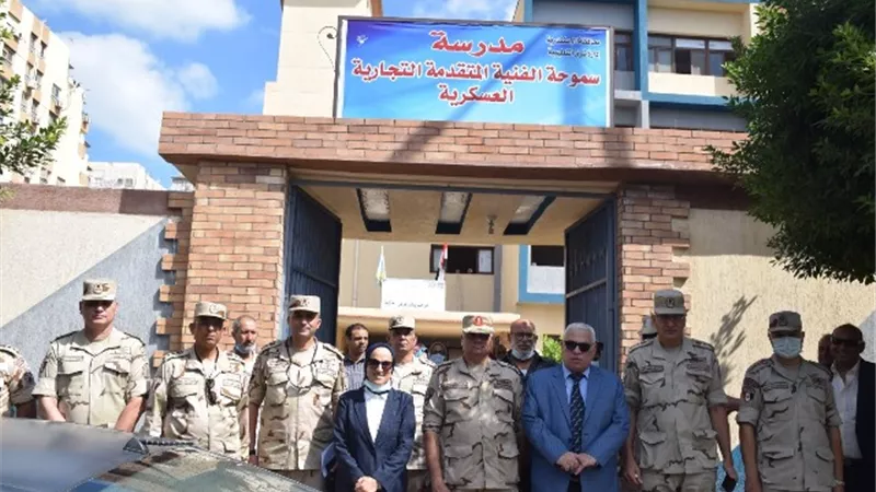 مدير تعليم الاسكندريه يتابع استعدادات المدارس لاستقبال العام الدراسى