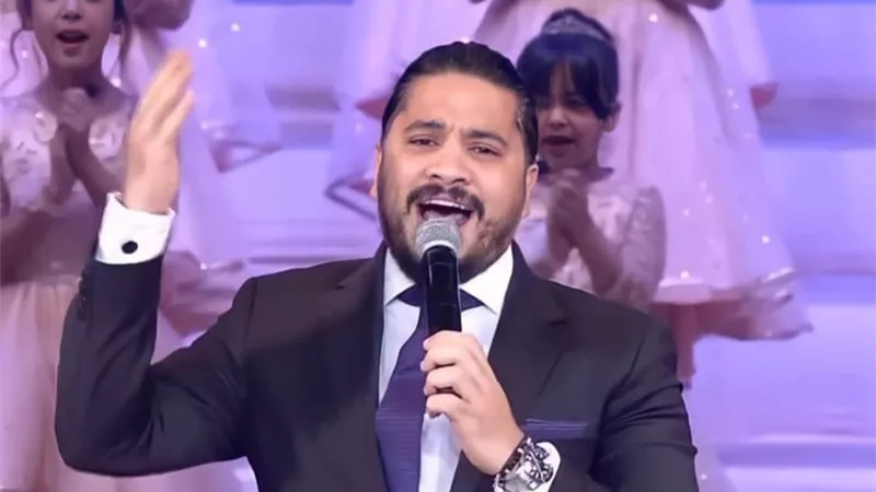 رسالة اعتزاز وفخر من مصطفي حجاج بعد غنائه أمام الرئيس السيسي اليوم