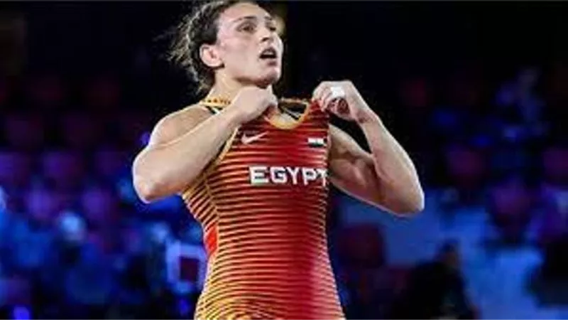 وزير الرياضة يهنئ سمر حمزة ببرونزية بطولة العالم للمصارعة