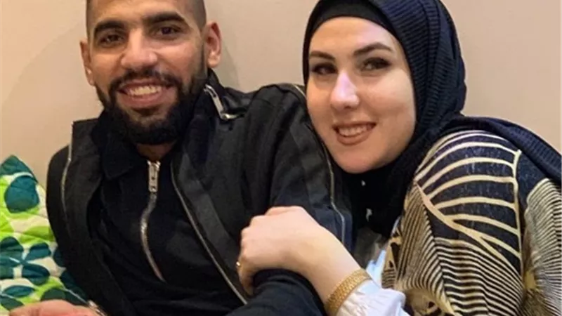 زوجة مؤمن زكريا تنفى شائعة وفاته