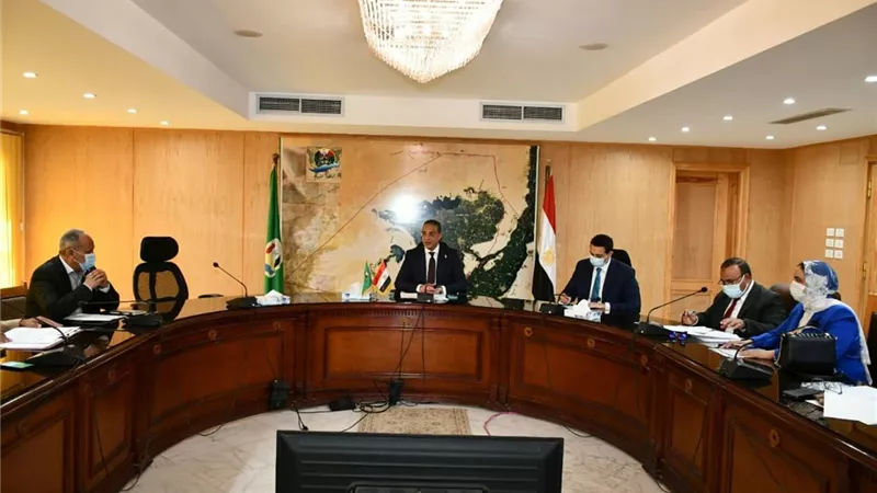 محافظ الفيوم يتابع الموقف التنفيذي لمشروعات البنية الأساسية بمبادرة 