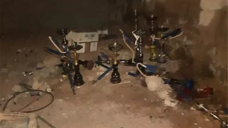 مداهمة مقهى بمدينة دهب السياحية لتقديمه الشيشة علي الزبائن