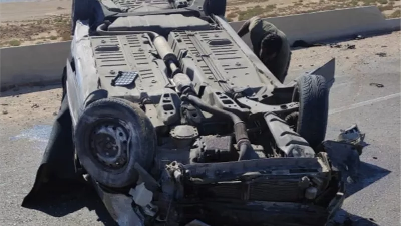 مصرع طبيب واصابة زوجته وطفليه في حادث بطريق السويس