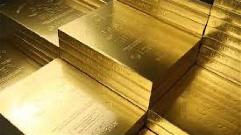 الذهب يهبط مع صعود الدولار