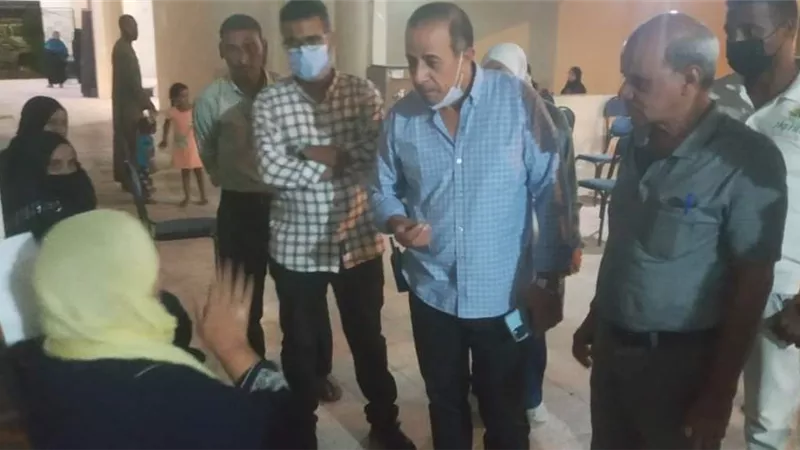 رئيس مدينة القصير يتابع أعمال القافلة الطبية بمركز التأهيل