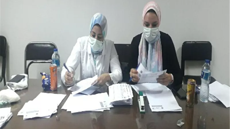 العاملون بالقوي العاملة بالإسكندرية يتلقون الجرعة الثانية من لقاح كورونا