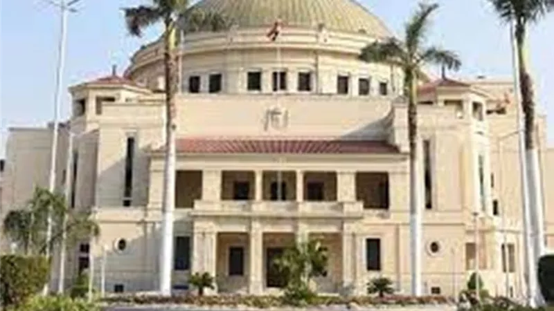 جامعة القاهرة: صرف 750 جنيه للعاملين و 1200 جنيه لموظفي المستشفيات