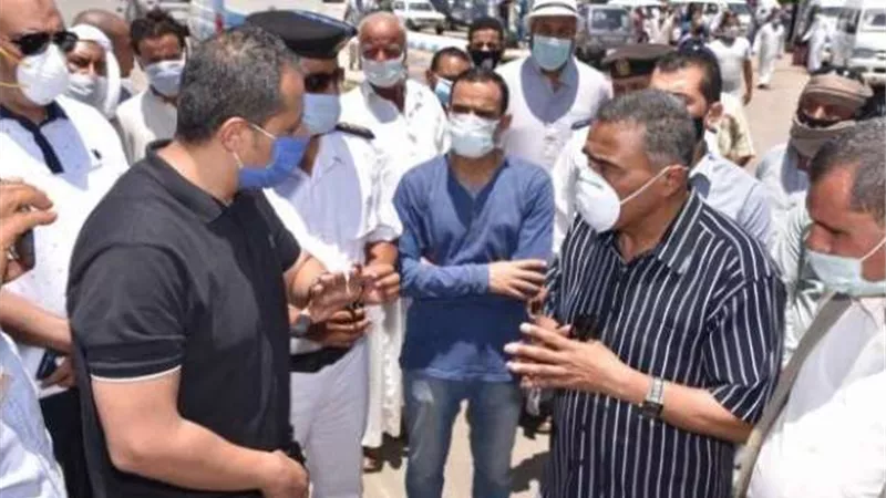 محافظ مطروح : لا زيادة في أسعار المواصلات وحملات رقابة على محطات الوقود ومواقف السيارات..صور