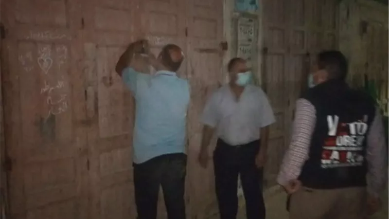 غلق ١١ منشأة تجارية مخالفة لإجراءات مواجهة كورونا في دمياط ..صور