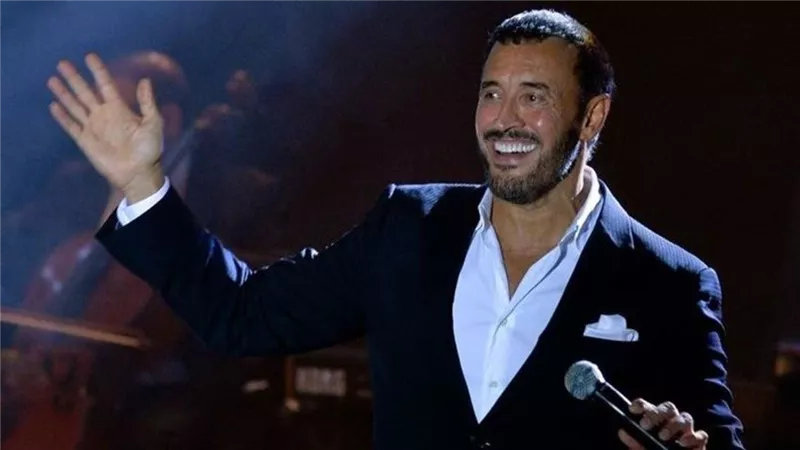 لا تجرح التمثال في إحساسهِ.. تمثال كاظم الساهر في متحف الشمع يشعل السوشيال ميديا.. فيديو