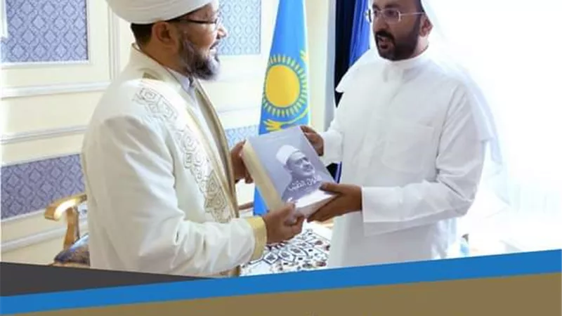 الأمين العام لمجلس حكماء المسلمين يلتقي مفتي كازاخستان ويهديه كتاب 