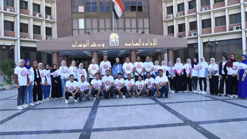 نائب رئيس جامعة أسيوط يشارك طلاب من أجل مصر فى تجميل الحرم الجامعي استعدادا لاستقبال العام الجامعي الجديد