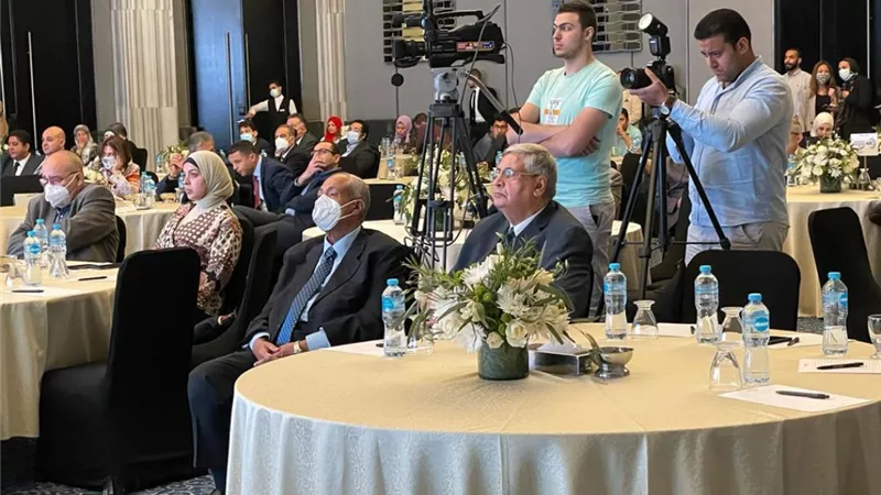 عوض تاج الدين: توفير أجهزة تشخيصية متنقلة لخدمة قرى حياة كريمة