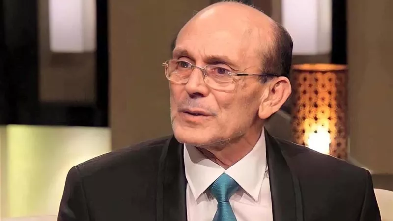 عايزه اتجوز.. موقف مضحك لـ محمد صبحي مع زوجته.. فيديو