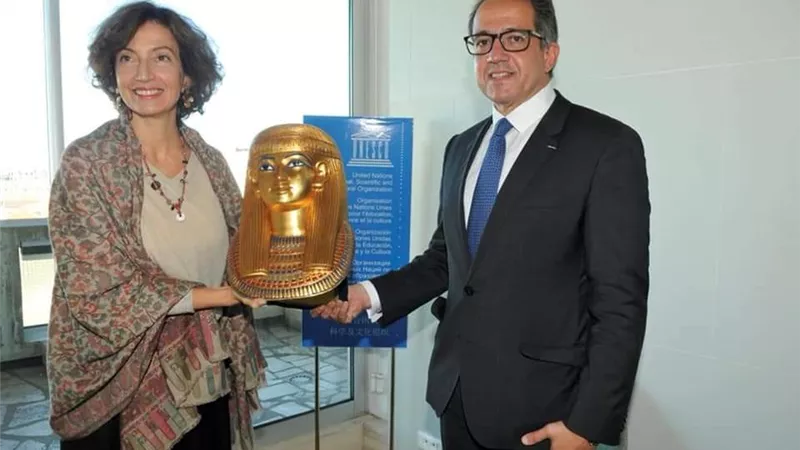 وزير السياحة والآثار يلتقي مدير عام منظمة اليونسكو بباريس