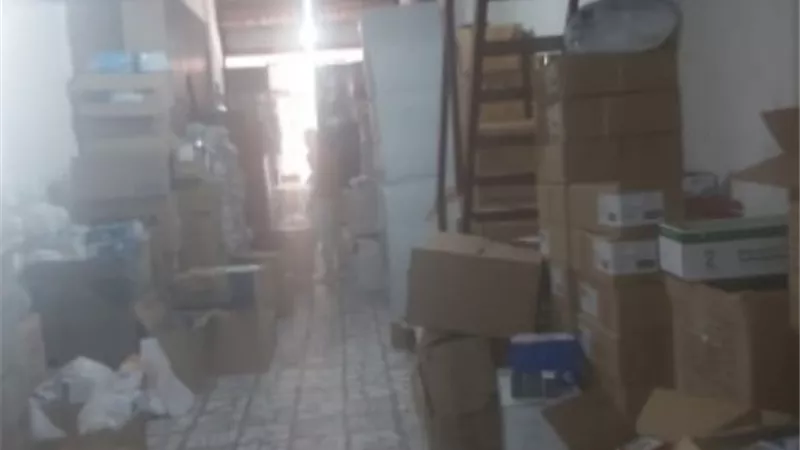 ضبط مدير مخزن بدون ترخيص لحيازته أدوية ومستلزمات طبية مجهولة المصدر