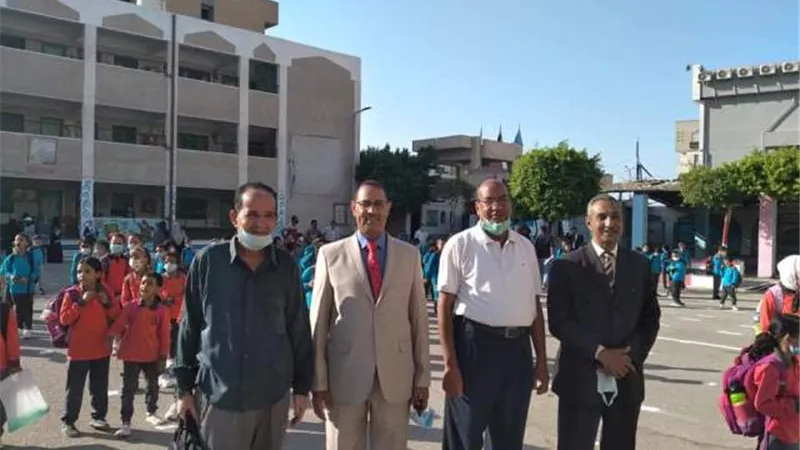 انتظام الدراسة فى معهد الغردقة الإبتدائى وسط أجواء يسودها الانضباط.. بالصور