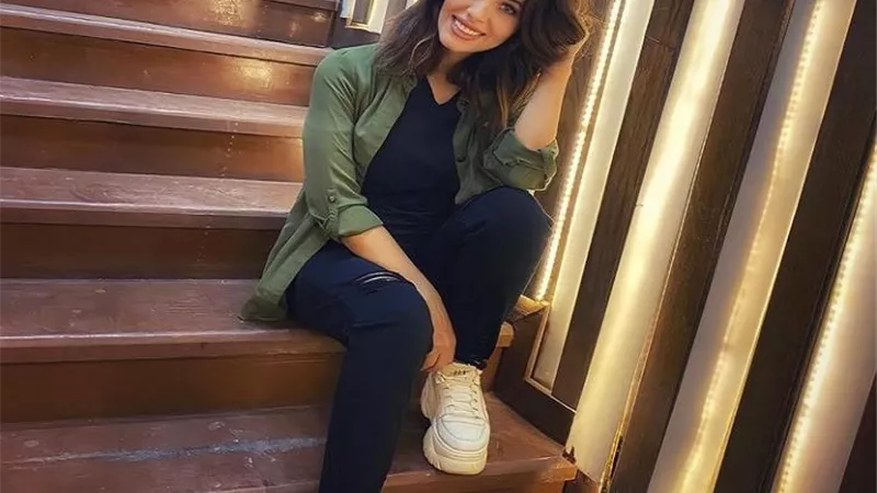 بإبتسامة جذابة .. رنا سماحة تخطف القلوب