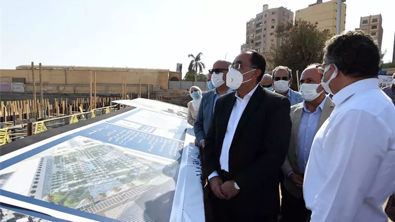 رئيس الوزراء يتفقد بدء الأعمال في مشروع حدائق الفسطاط