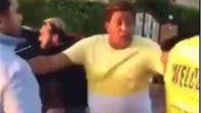 التحقيق مع حمو بيكا فى التعدى على شاب حاول التقاط صوره معه بالاسكندرية