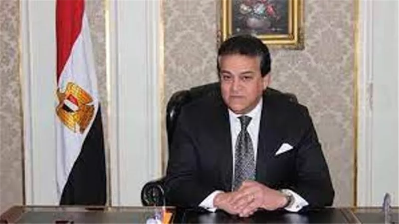 فرصة أخيرة.. التعليم العالي تناشد الطلاب التوجه للحصول على لقاح كورونا
