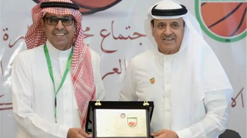القرقاوي يهدى درع الاتحاد العربى للسلة إلي أمين عام اللجان الاوليمبية