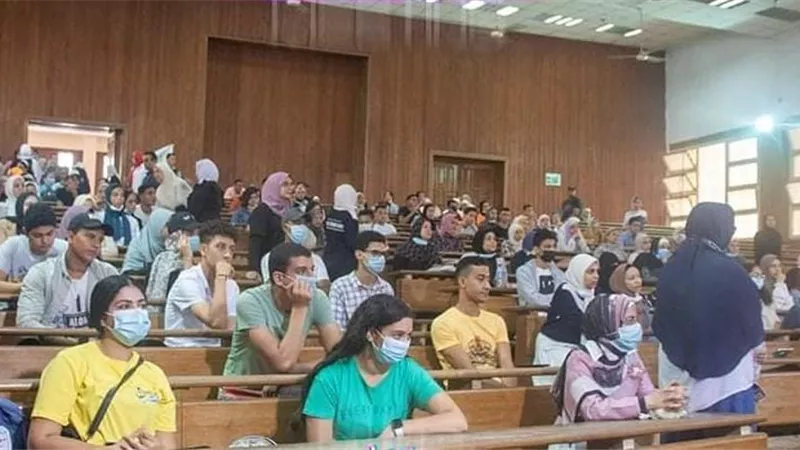 عميد آداب عين شمس يهنئ الطلاب بالعام الجديد ٢٠٢١ / ٢٠٢٢