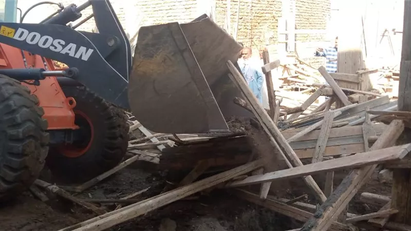 رصد وإزالة حالتى تعدى بالبناء بأرمنت جنوب غرب الأقصر