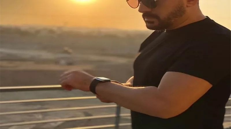 شاهد .. دياب يتألق مع غروب الشمس بإطلالة جديدة
