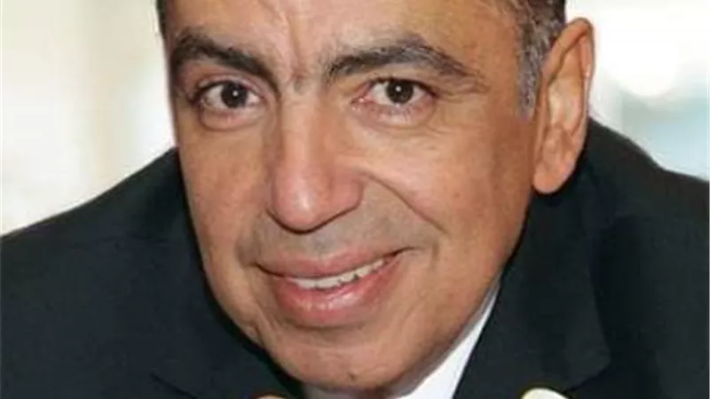 خبير دوائي: السيسي يعبر بالشركات الوطنية في صناعة الأدوية عبورًا جديدًا