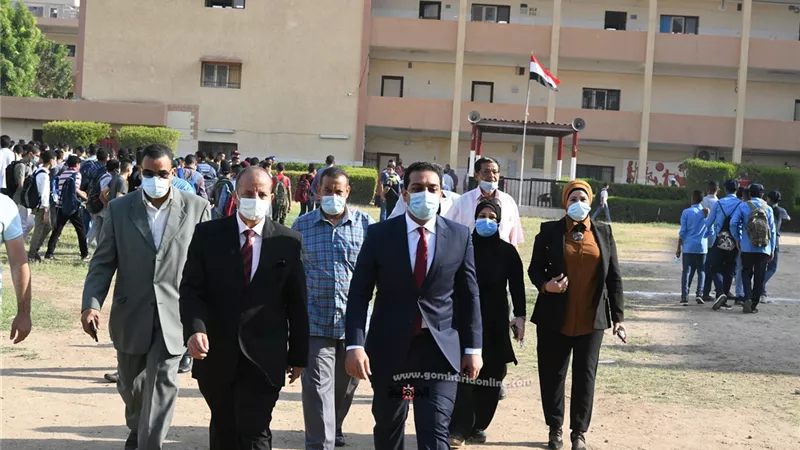 نائب محافظ قنا يفتتح العام الدراسي بحضور طابور الصباح وتحية العلم بمدرسة الشهيد عبد المنعم رياض الثانوية العسكرية