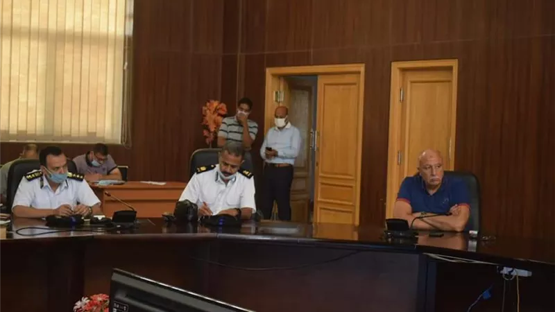 سكرتير عام البحر الأحمر يستعرض استعدادات تنفيذ سيناريو إدارة أزمة غرق عبارة بميناء الغردقة البحري