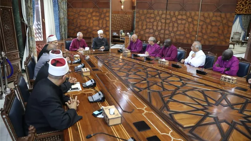الإمام الأكبر يصل أرض الوطن ويستأنف عمله باستقبال رئيس أساقفة كانتربري
