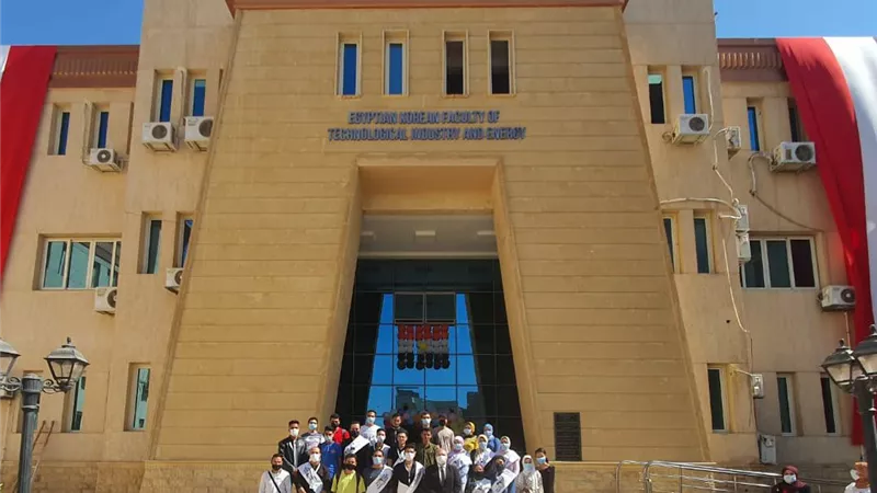 رئيس جامعة بنى سويف التكنولوجية يتفقد سير أول يوم دراسى