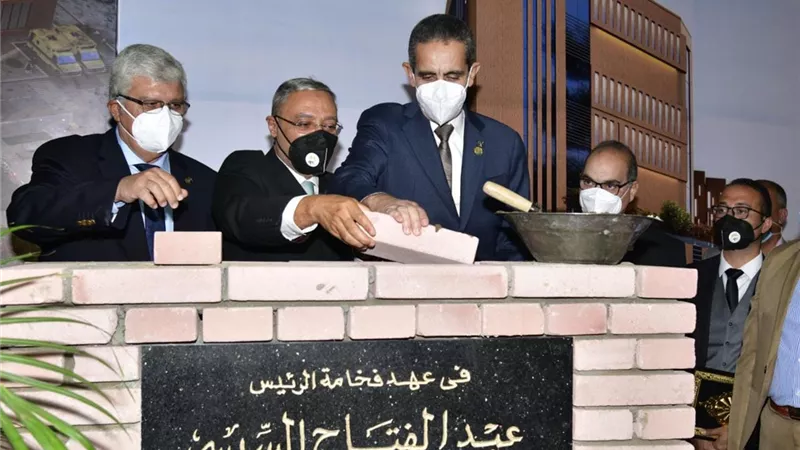 محافظ الغربية ورئيس جامعة طنطا يضعان حجر أساس مستشفى ٩٠٠٩٠٠ بالمحلة الكبري-صور