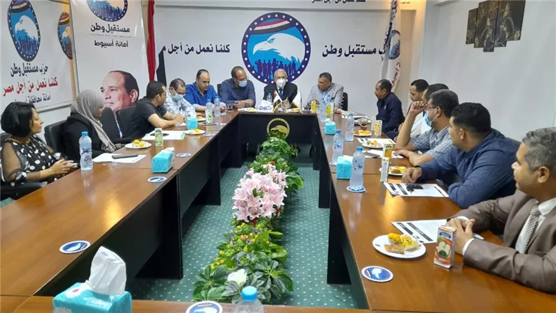 الحزب يستطلع أراء الشارع ويضع روشتة علاج لحل الازمات المرورية