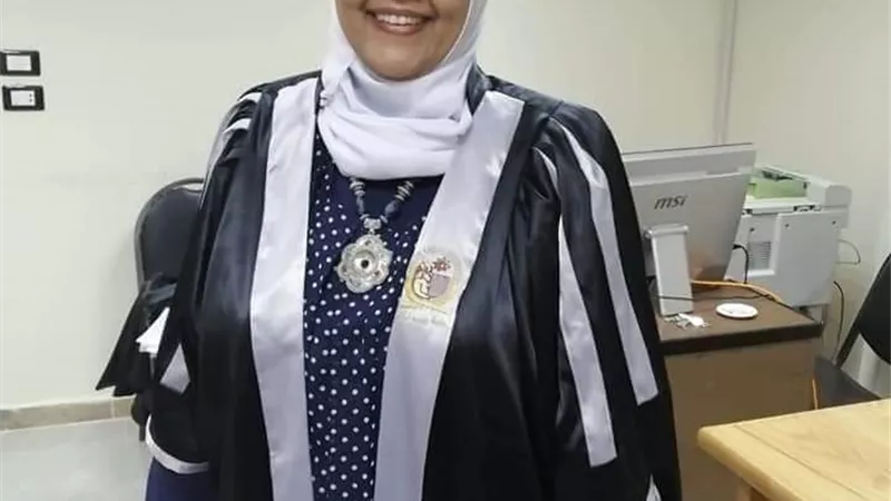 رقية محمود وكيلأ لكلية الألسن بالغردقة