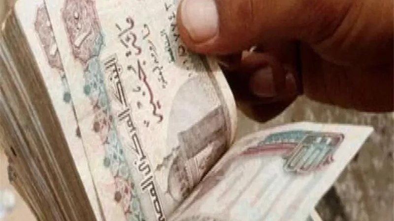 مدير مرور وحدة القناطر الخيرية يعثر على 21500 جنيه ويسلمها لصحابها