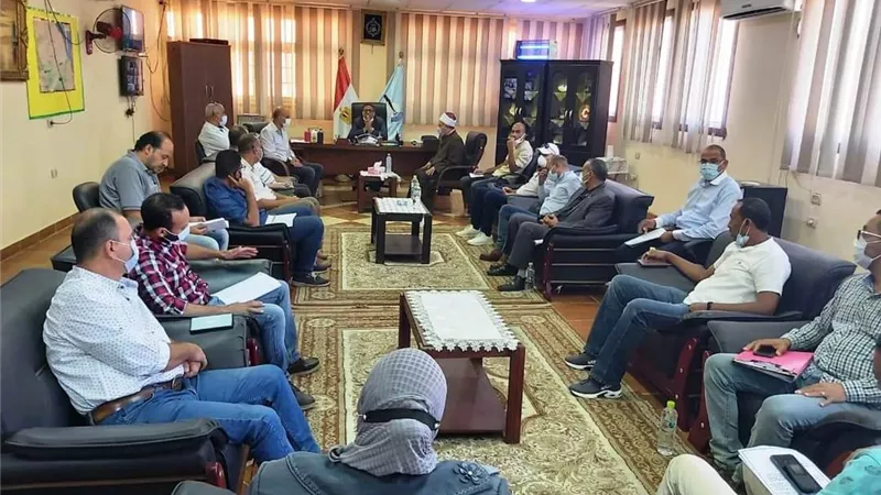 حامد يعقد اجتماع لتنسيق الجهود لمجابهة الازمات ( سيول – امطار ) براس غارب