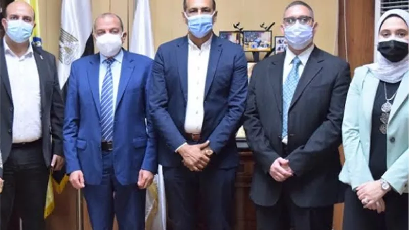 تكريم باحثة دكتوراه لحصولها علي منحة بجامعة تمبل الأمريكية