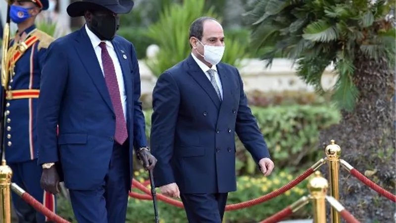 المتحدث الرئاسي ينشر صورًا لاستقبال ومباحثات الرئيس السيسي وسيلفا كير بالاتحادية