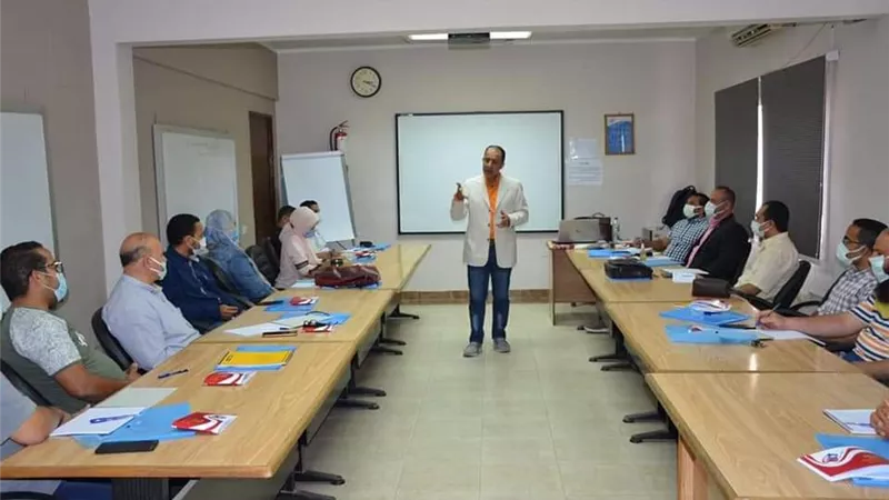 برامج تدريبية متخصصة للعاملين بـ