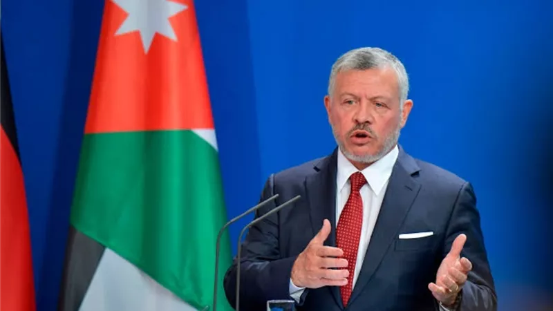 ملك الأردن يتعهد بالوقوف إلى جانب لبنان وشعبه