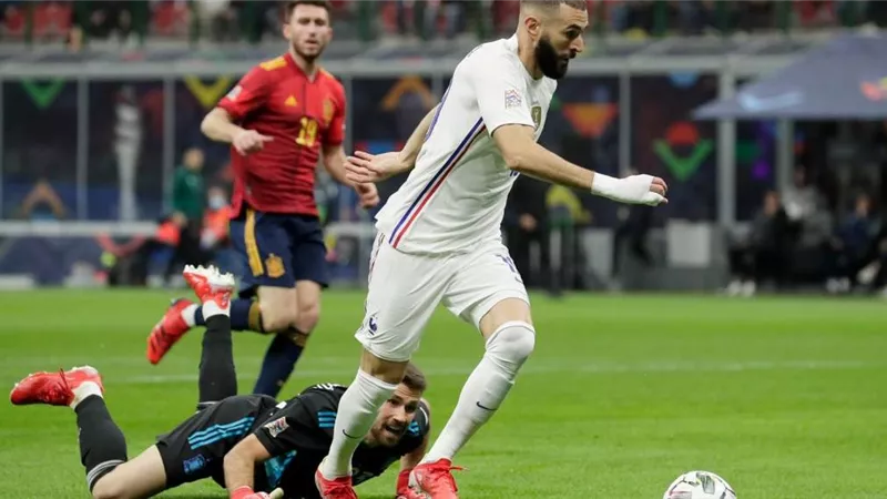 نهائى كأس الأمم الأوروبية .. أسبانيا تتقدم بهدف هيرنانديز وبنزيما يرد بصاروخ التعادل لفرنسا فى أقل من دقيقة