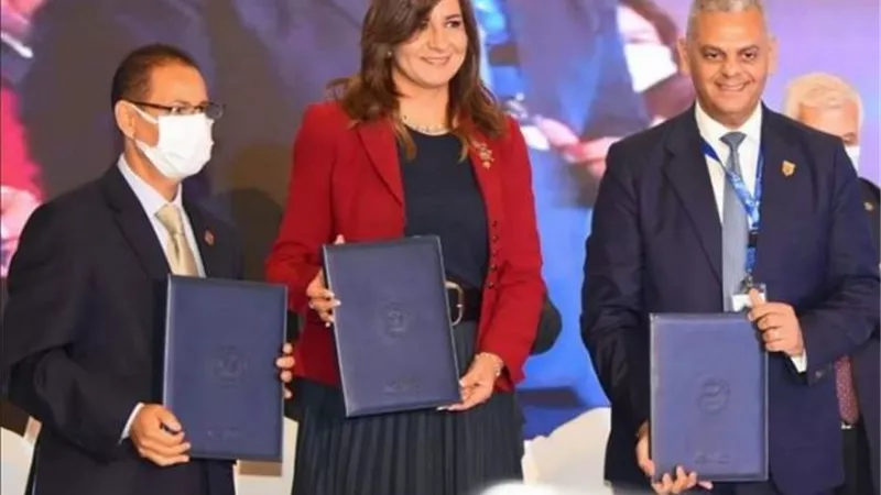 وزيرة الهجرة تعلن تفاصيل إصدار أول وثيقة تأمين للمصريين العاملين والمقيمين بالخارج مطلع 2022