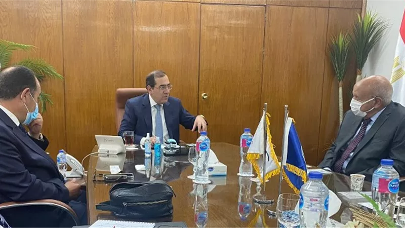 البترول: تنفيذ خطط الانتشار السريع لمحطات تموين السيارات بالغاز الطبيعى بالمحافظات