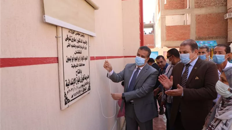 محافظ المنوفية يفتتح مدراس بشبين الكوم وقويسنا ويتفقد الفصول فى اليوم الأول للدراسة