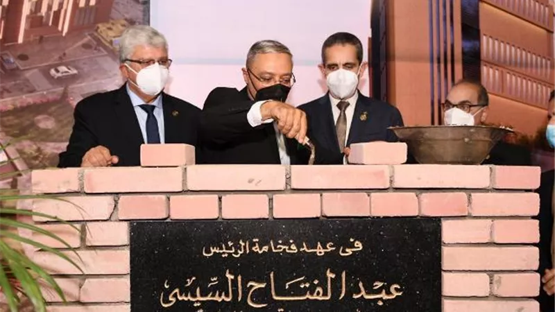 محافط الغربية ورئيس جامعة طنطا يضعان حجر أساس مستشفى ٩٠٠٩٠٠ الجامعى الجديد